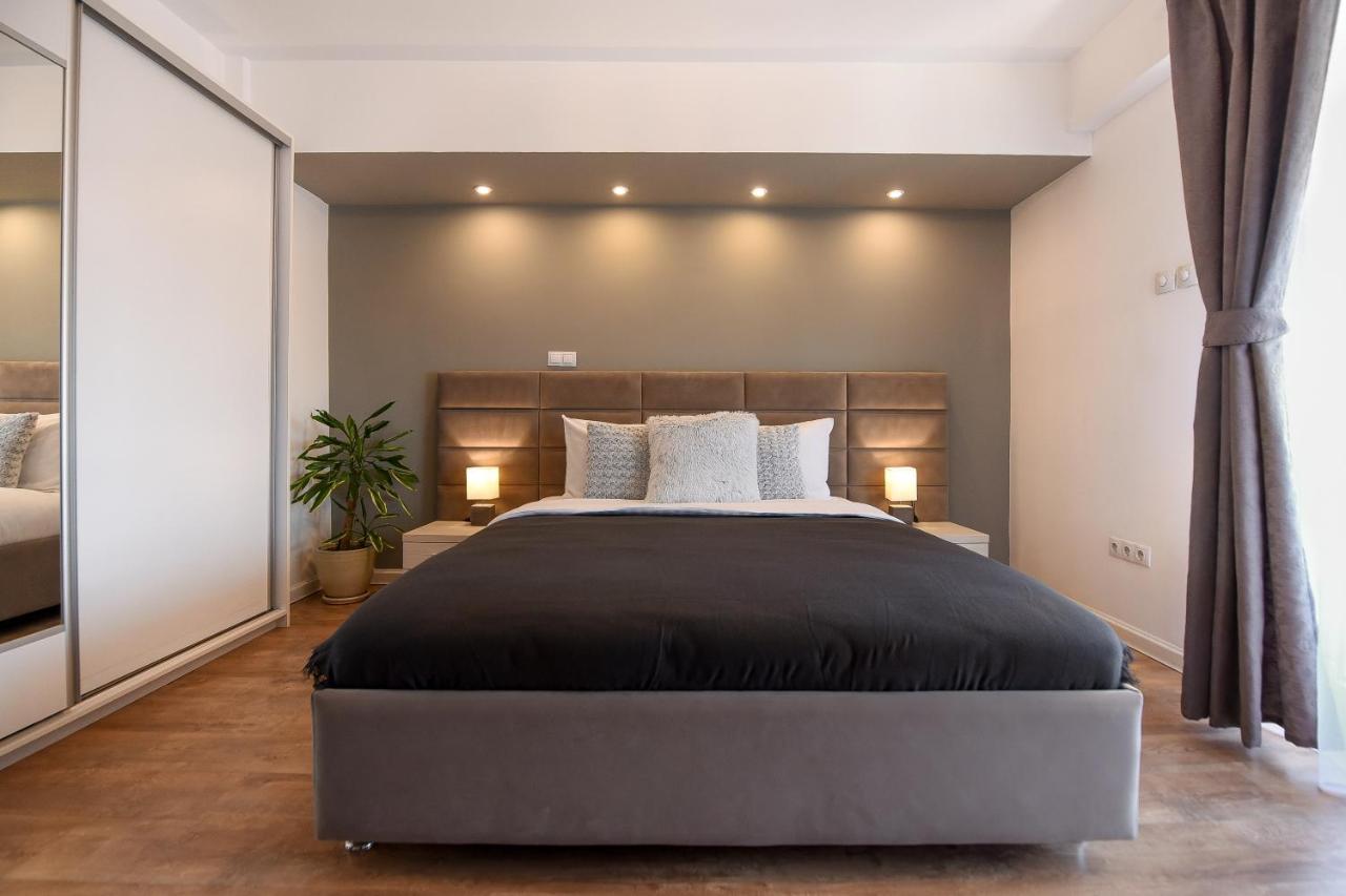 Chic Accommodation With Breathtaking Views Over Calea Victoriei - Your Central Heaven Bucarest Extérieur photo