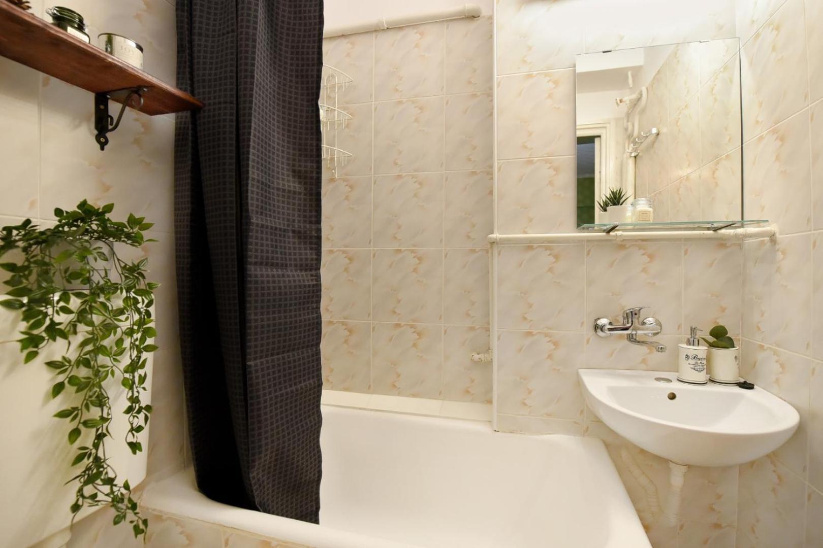 Chic Accommodation With Breathtaking Views Over Calea Victoriei - Your Central Heaven Bucarest Chambre photo