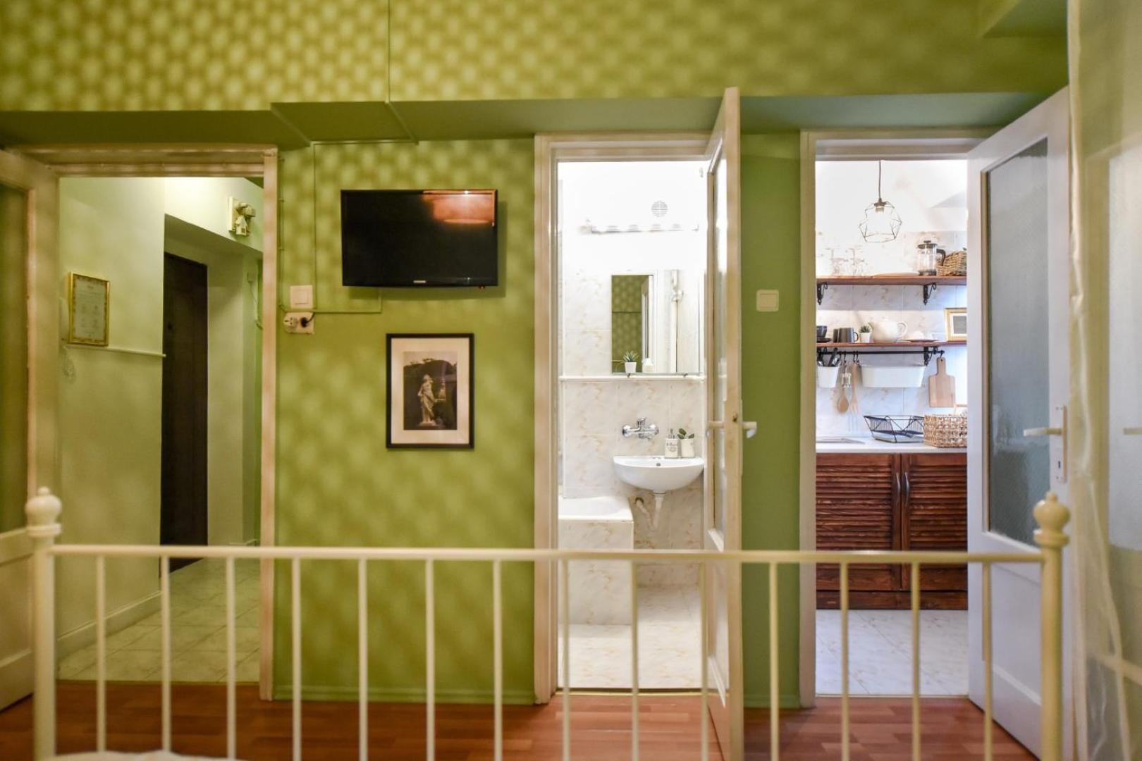 Chic Accommodation With Breathtaking Views Over Calea Victoriei - Your Central Heaven Bucarest Chambre photo