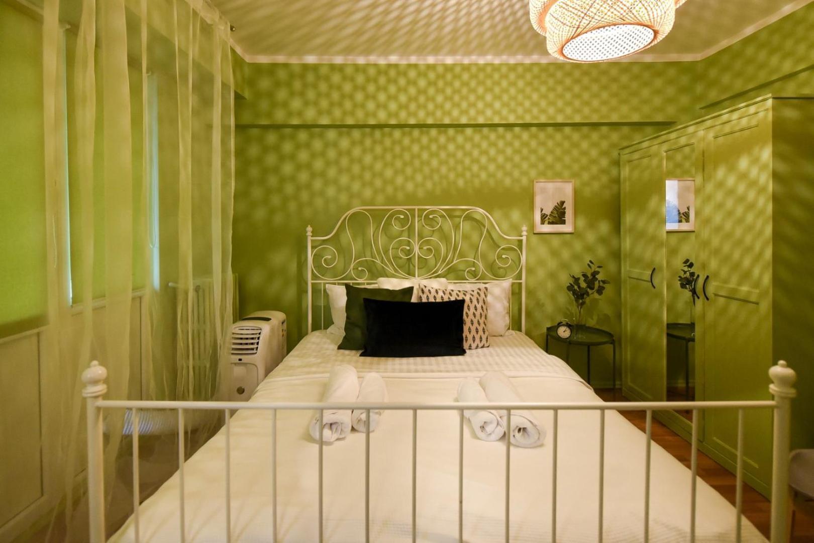 Chic Accommodation With Breathtaking Views Over Calea Victoriei - Your Central Heaven Bucarest Chambre photo