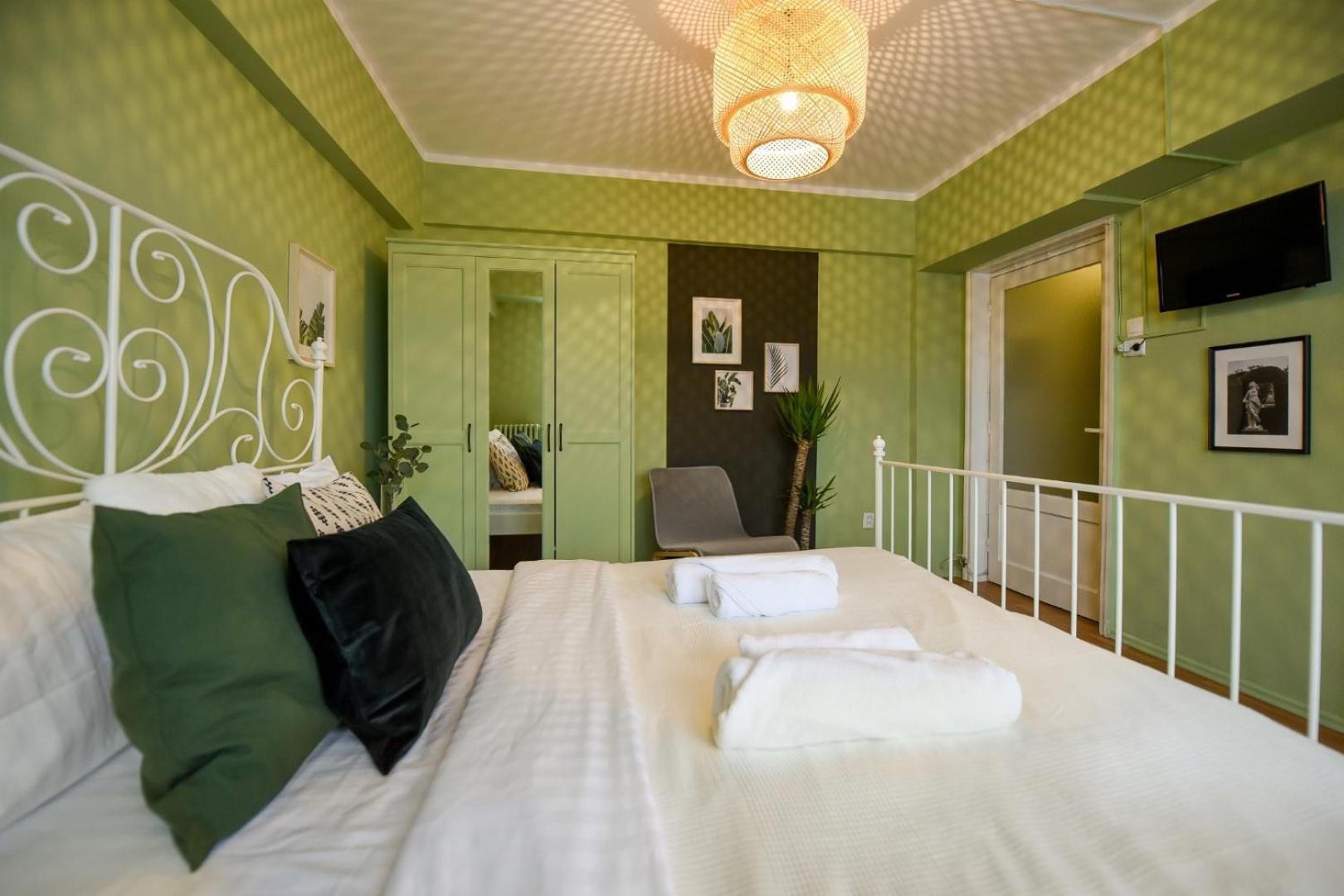 Chic Accommodation With Breathtaking Views Over Calea Victoriei - Your Central Heaven Bucarest Chambre photo