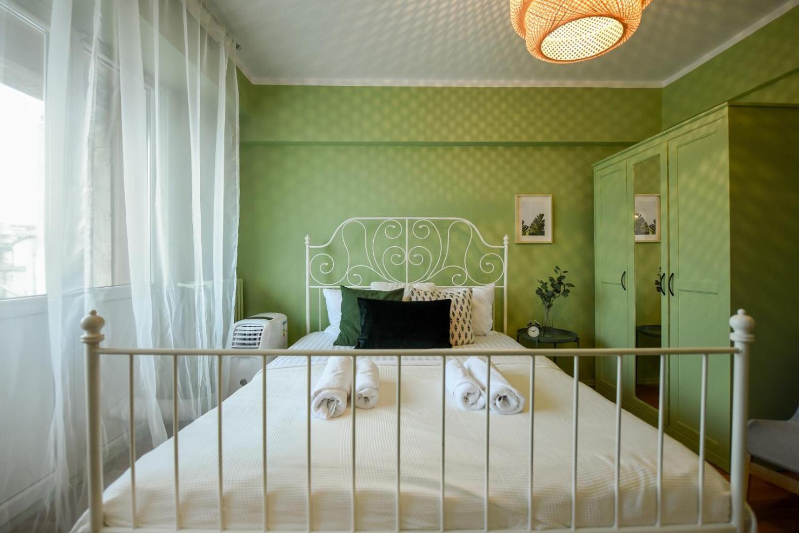 Chic Accommodation With Breathtaking Views Over Calea Victoriei - Your Central Heaven Bucarest Chambre photo