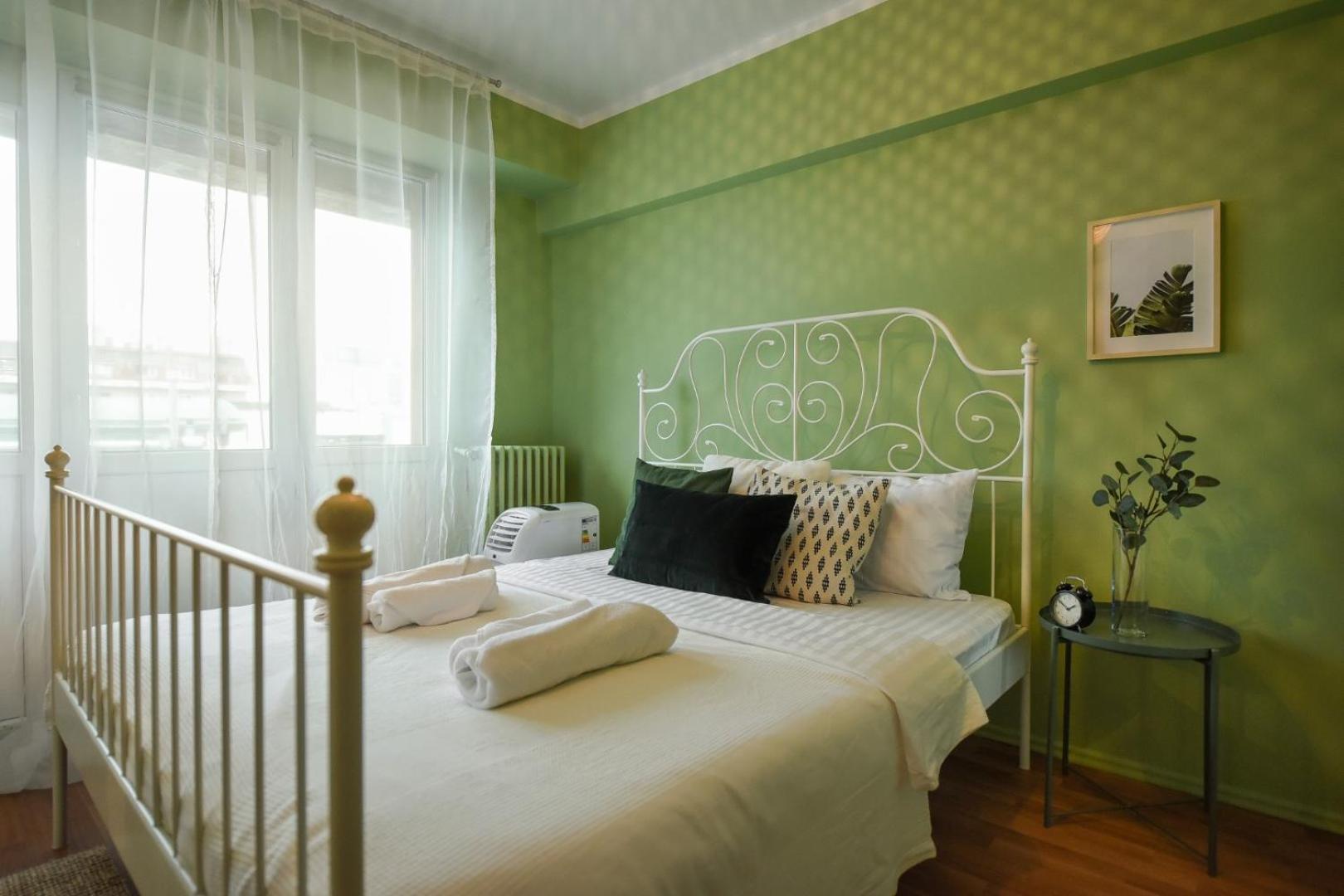 Chic Accommodation With Breathtaking Views Over Calea Victoriei - Your Central Heaven Bucarest Chambre photo